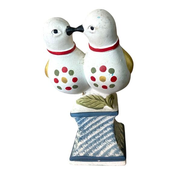 Two Kissing Doves Hand Painted Ceramic Approx 3"w x 5.5" Tall - Picture 1 of 10